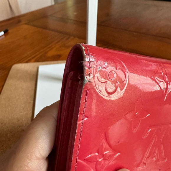 Louis Vuitton Vernis Sara Wallet, Pinkish Red Color - Picture 7 of 12